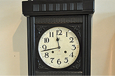 店内には約70年前の掛け時計が今も時を刻んでいる
